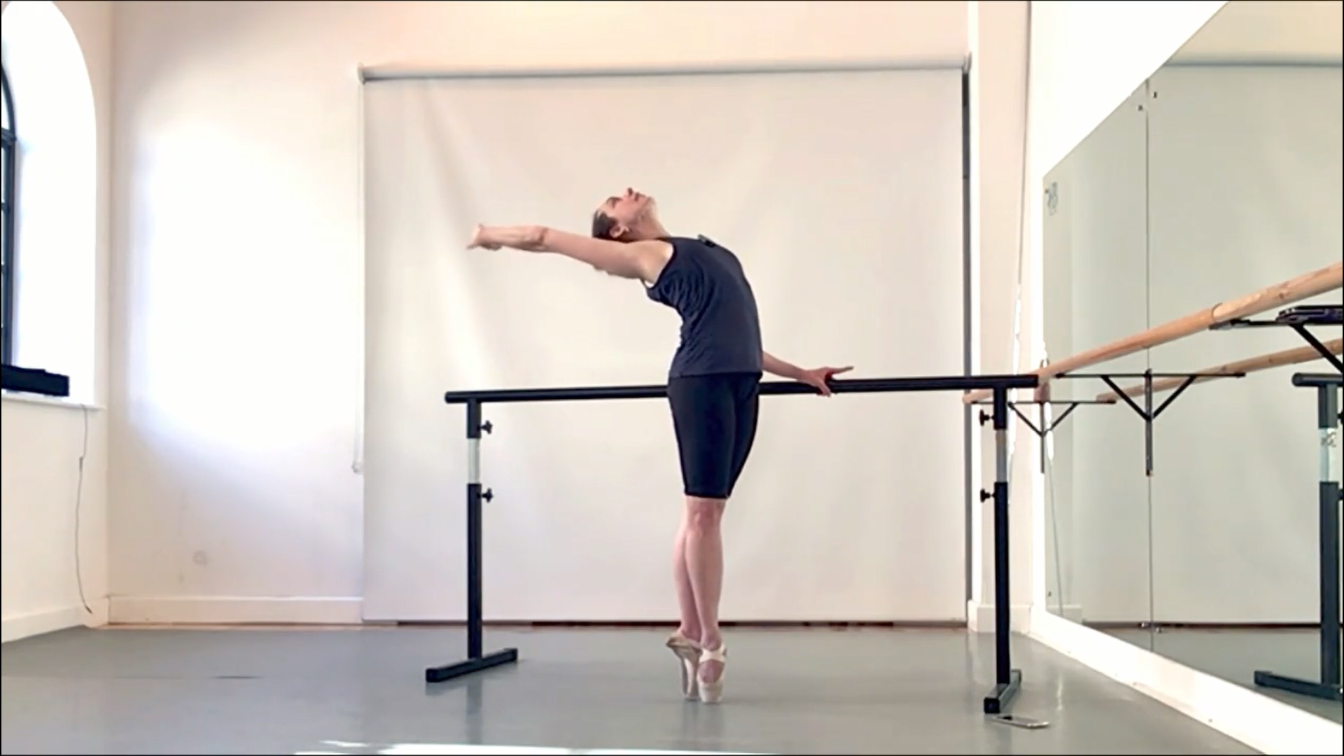 Holistic Ballet pointe class