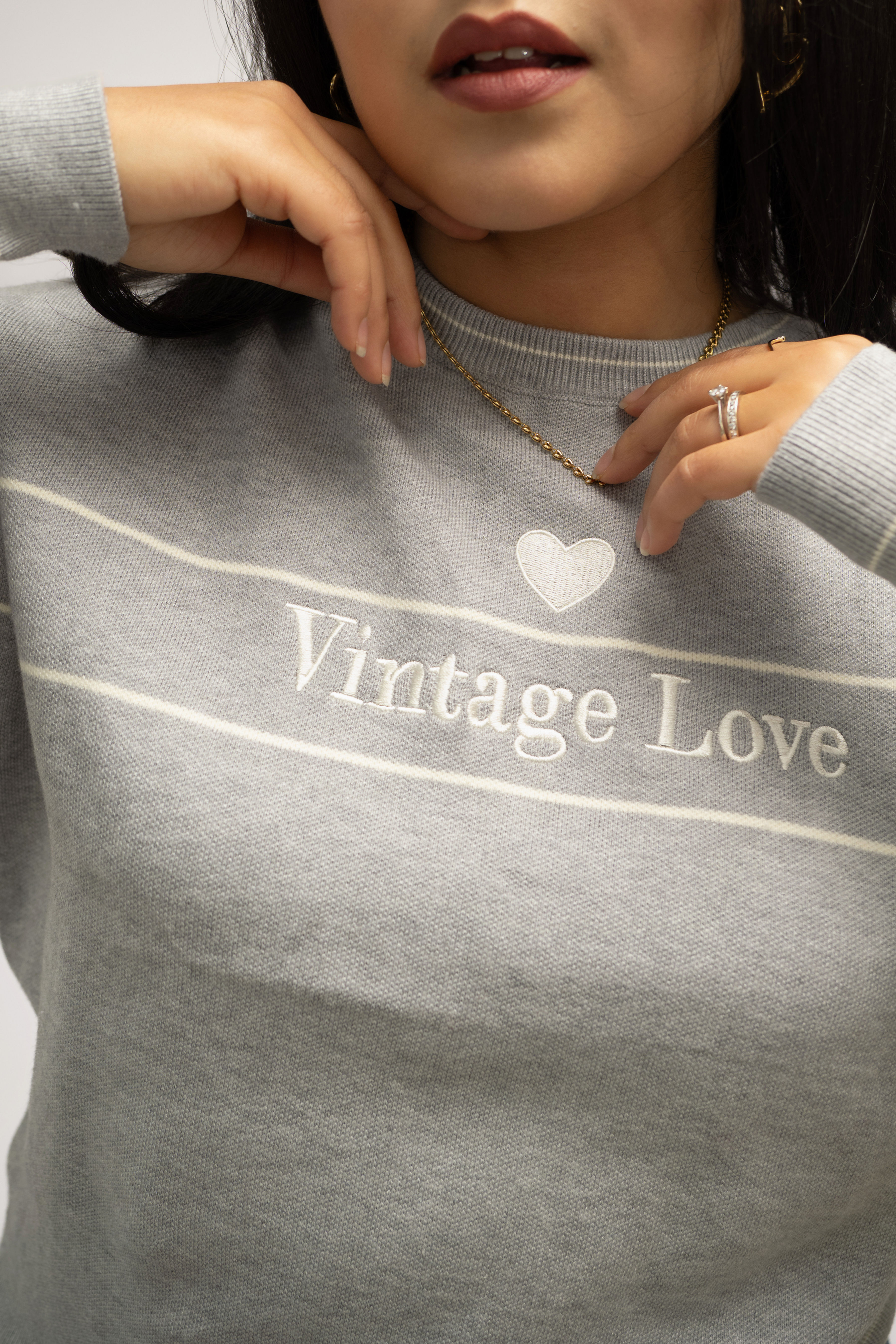 Pull vintage love gris
