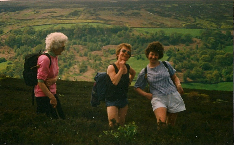 8- Glaisdale 23-5-93, Minnie, Rose & Angela.jpg