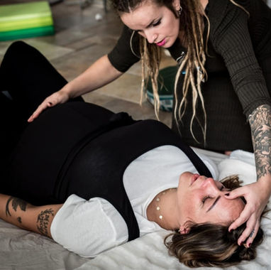 Mankind coach Véronique Lejeune/Healing2remember in Kerkrade is healer in ademwerk, plantmedicijn ceremonies, sjamanisme, Kambo, traumaverwerking, cacao ceremonies en Psiloflora