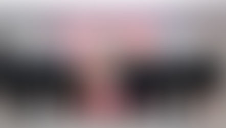 สนั่น อังอุบลกุล ประธานกรรมการหอการค้าไทย และสภาหอการค้าแห่งประเทศไทย พร้อมด้วยคณะกรรมการลงนามถวายพร