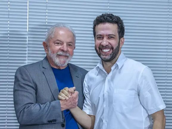 Janones mobiliza 1,8 milhão no WhatsApp para campanha de Lula