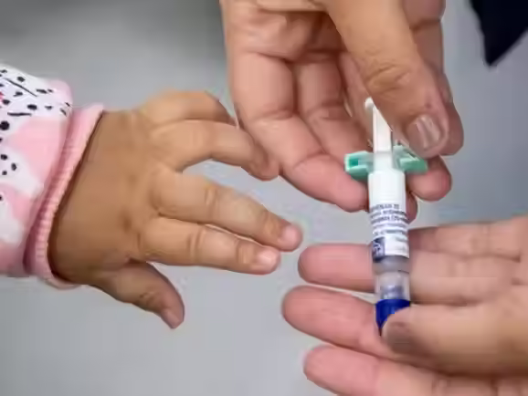 Nova vacina no SUS reforça combate à pneumonia e à meningite infantil