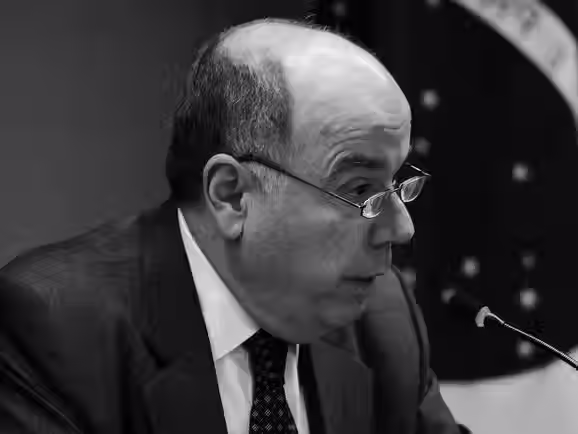 Mauro Vieira e representante comercial dos EUA discutem tarifas durante encontro na OCDE