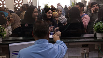 Guerra contra o Irã intensifica deslocamento de 200 mil pessoas do Líbano para a Síria