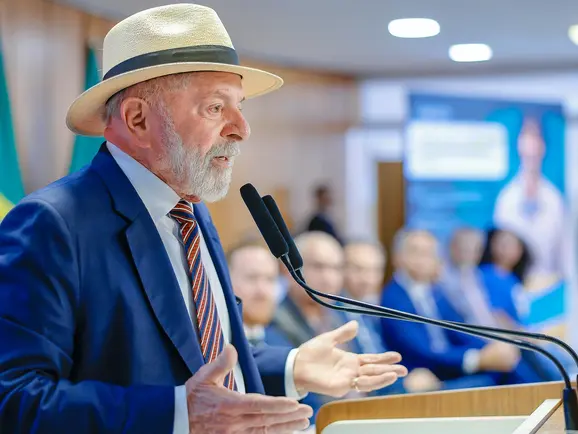Lula Lança Programa "Mais Professores para o Brasil" para Valorização Docente