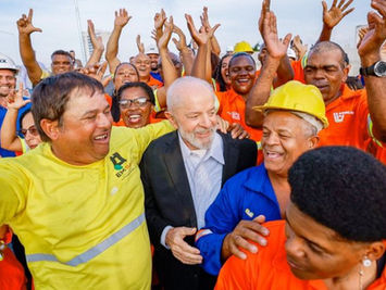 No governo Lula, o Brasil alcança o recorde histórico de 103 milhões de pessoas trabalhando
