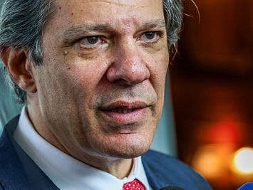 "Focinho de porco, rabo de porco, orelha de porco." Afirma Haddad sobre os Bolsonaro e Vorcaro