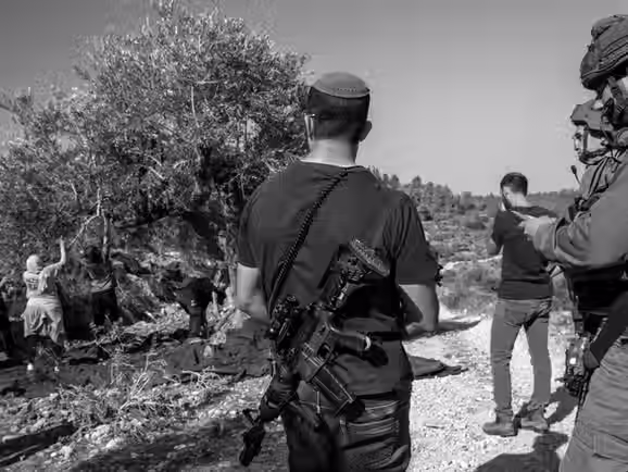 Dois palestinianos foram mortos na Cisjordânia, enquanto soldados impediram ambulâncias de prestar socorro