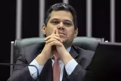 Alcolumbre freia proposta do fim da escala 6×1
