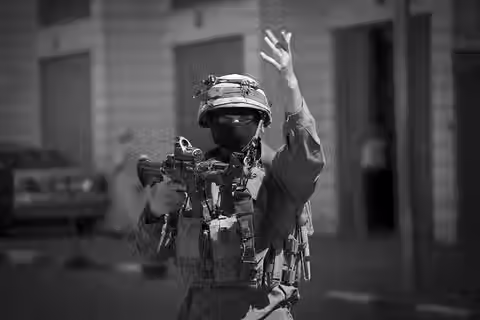 Haaretz: Exército israelense afirma que sua missão é destruir tudo no sul do Líbano.