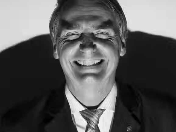 Bolsonaro depõe à polícia sobre arma apreendida em blitz