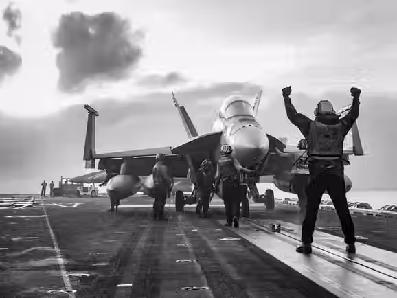 Tensões aumentam no Caribe: ofensiva militar dos EUA contra a Venezuela levanta temores de nova guerra regional