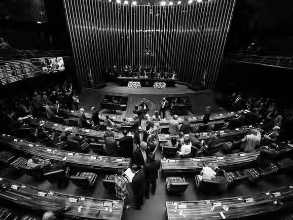 Congresso Nacional aprova “PL da Adultização” sobre proteção de crianças e adolescentes na internet