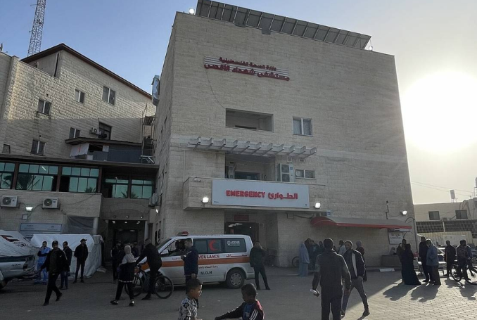 O Hospital dos Mártires de Al-Aqsa, no centro de Gaza. ©QNN