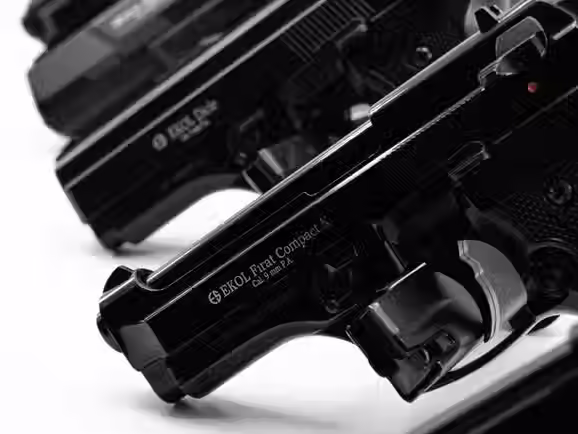 Argentina busca legalizar armas de fogo diante da crescente ameaça de tiroteios em escolas