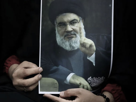 Em Teerã, mulheres iranianas doam suas joias em solidariedade à Resistência Libanesa