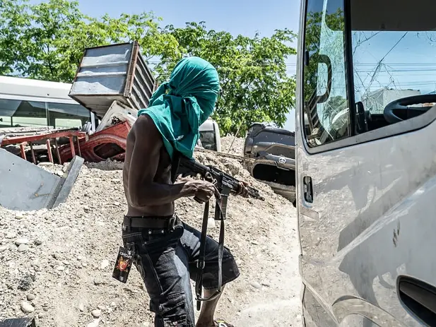 Gangues haitianas atacam helicóptero da ONU