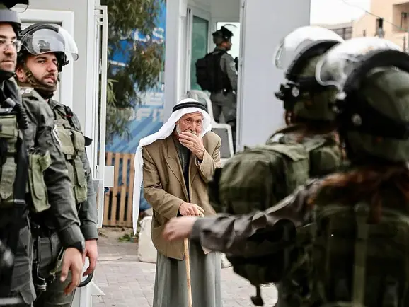 Israel intensifica ofensiva na Cisjordânia, forçando deslocamento em massa