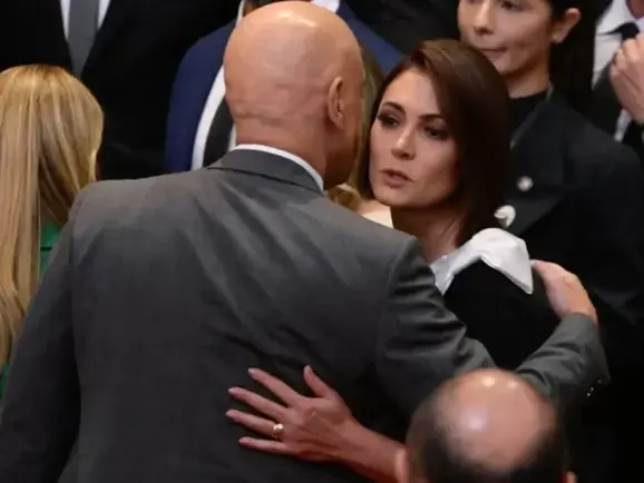Bolsonaristas entram em crise após beijinho de Michelle em xandão