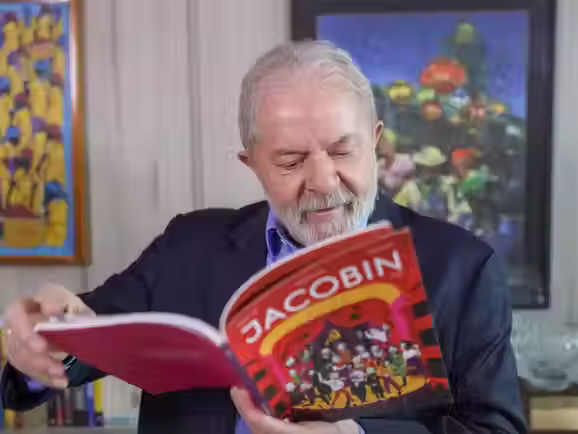 Dia Mundial do Livro: uma das funções do Estado é abrir caminho para novos leitores, diz Lula