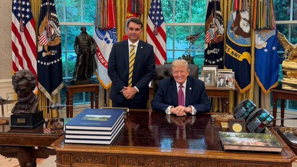 Flávio Bolsonaro e o presidente dos EUA, Donald Trump | Foto: Divulgação/casa Branca