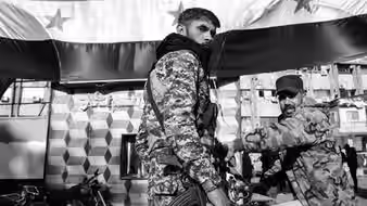 El ejército sirio asume el control del campo de Al-Hawl tras la retirada kurda y liberaciones masivas de detenidos del ISIS