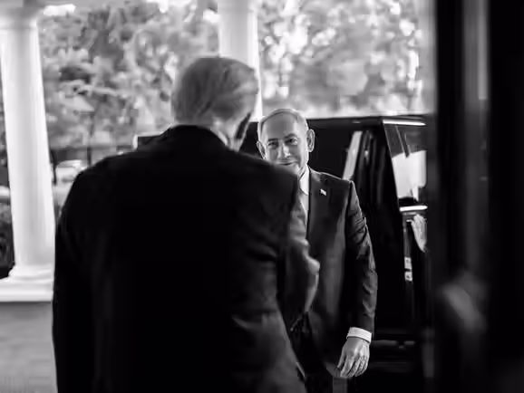 Trump ataca Netanyahu: "Se não fosse por mim, você estaria na cadeia, todo o mundo te odeia"