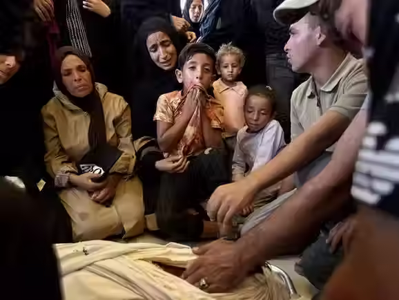 Criança palestina sucumbe aos ferimentos sofridos em ataque israelense em Gaza