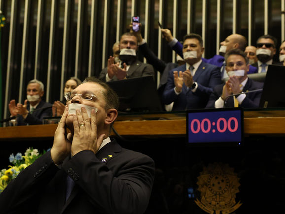 Veja quem são os deputados que votaram contra o fim da escala 6×1