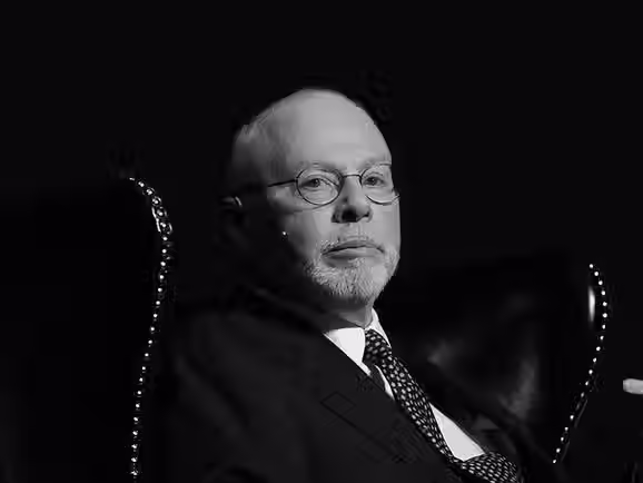 Quem é Paul Singer, o bilionário ligado ao MAGA que pode ser o principal beneficiário do sequestro do petróleo venezuelano?
