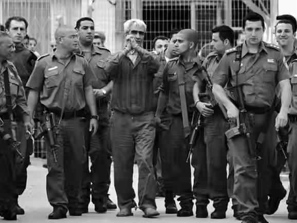 Israel retira nomes de prisioneiros palestinos e complica acordo de troca com Hamas
