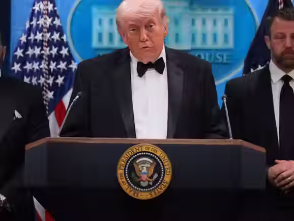 Duro de matar 2.0: Espetáculo sai do controle e transforma Trump – novamente – em meme global