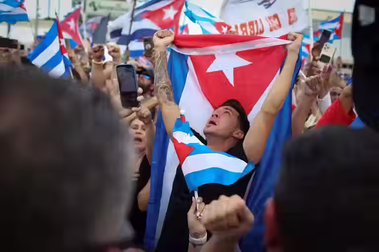 Bloqueio imposto pelos Estados Unidos constitui a principal causa das dificuldades econômicas enfrentadas por Cuba