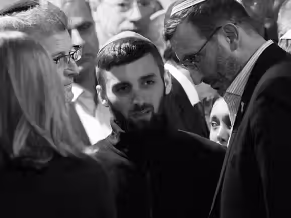 Soldado israelense libertado relata que o Hamas o permitiu orar e lhe forneceu uma Torá