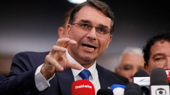 Escândalo com Banco Master vira “desastre” para Flávio Bolsonaro e embaralha disputa da extrema direita