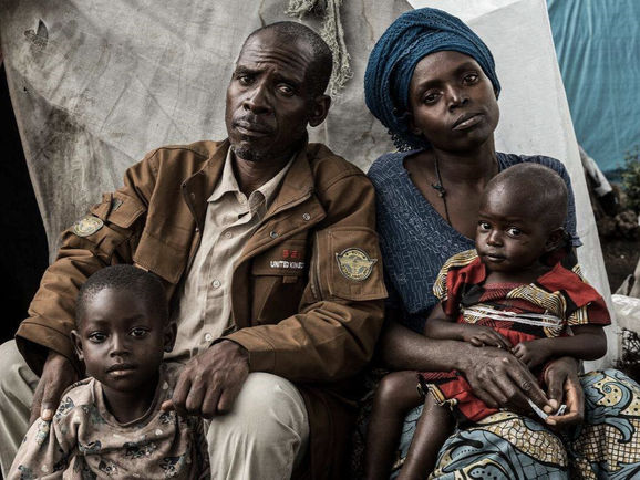 Os Estados Unidos continuam a oferecer apoio militar a grupos rebeldes em Ruanda e Uganda, facilitando a exploração ilegal dos recursos minerais da República Democrática do Congo (RDC)
