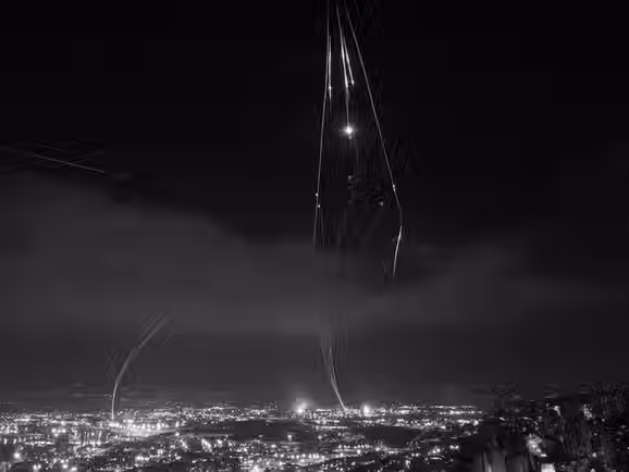Irã lança 16ª onda de mísseis e drones contra alvos em Tel Aviv e Haifa