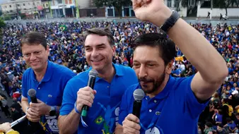 Usando Deus, novamente: Flávio Bolsonaro fala em ‘guerra espiritual’ na Marcha para Jesus