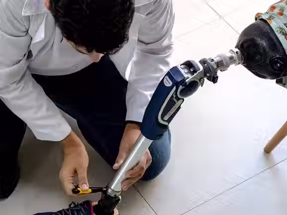 INSS acelera adaptação de segurados com entrega de próteses e reabilitação profissional