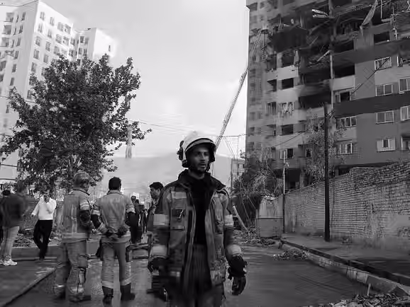 Teerã denuncia novo ataque israelense: sede da radiodifusão iraniana é alvo de bombardeio