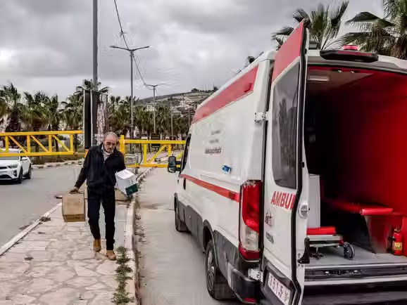"Sou médico na Cisjordânia ocupada. Nossos hospitais estão à beira da falência." Hazim Faisal