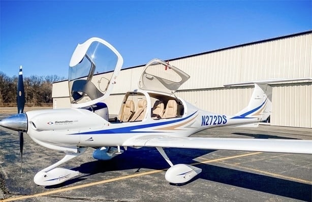 Diamond DA-40 on takeoff
