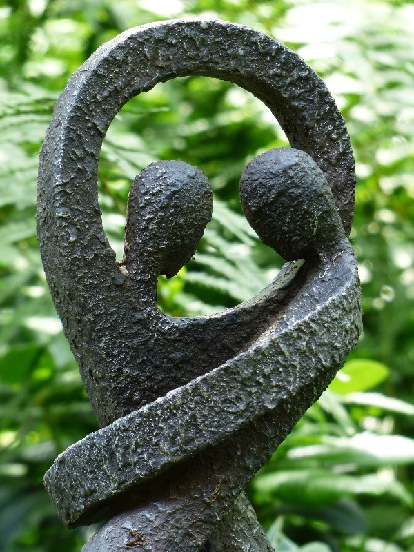 Couple sculpture