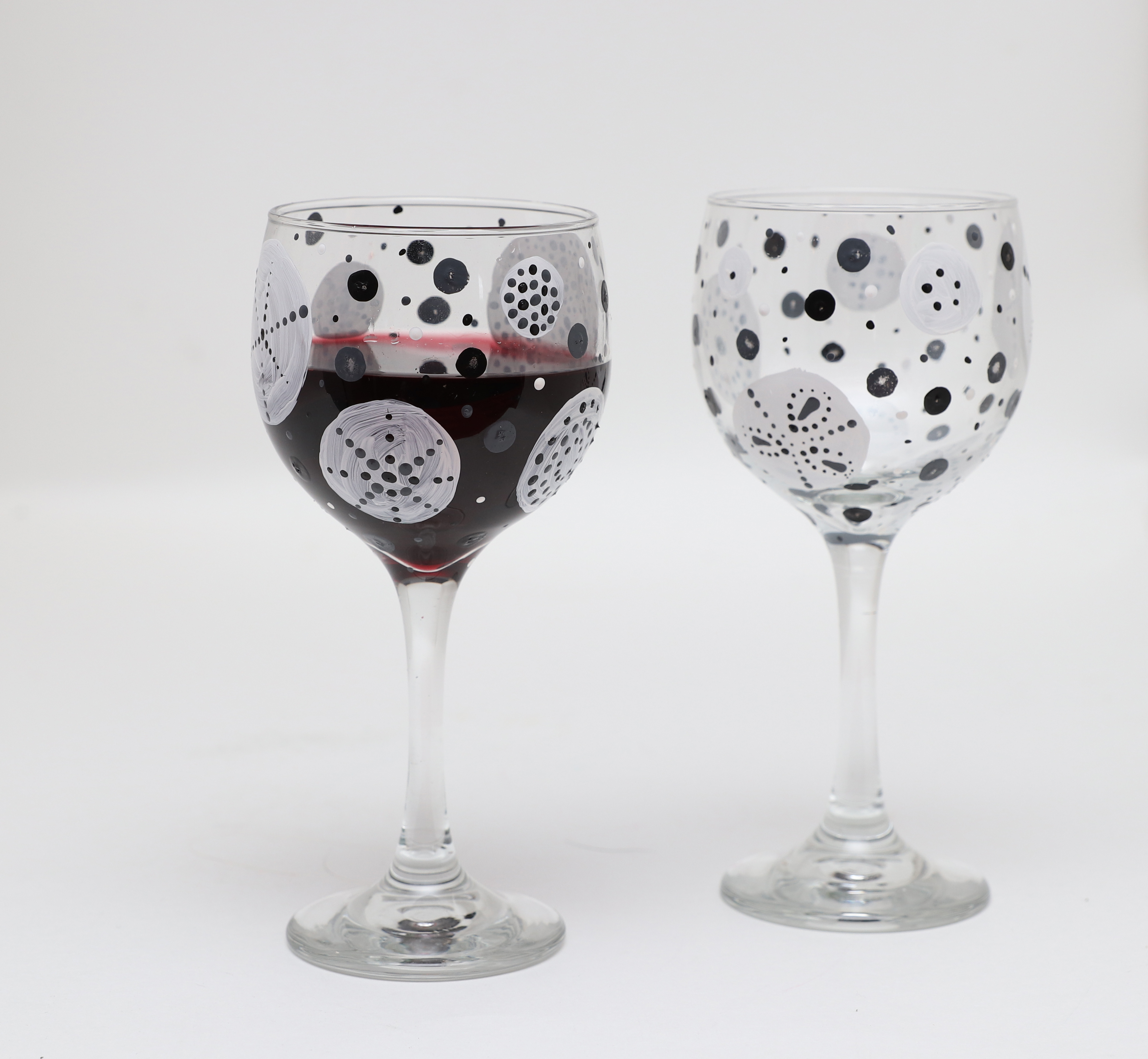 Black and White Dots