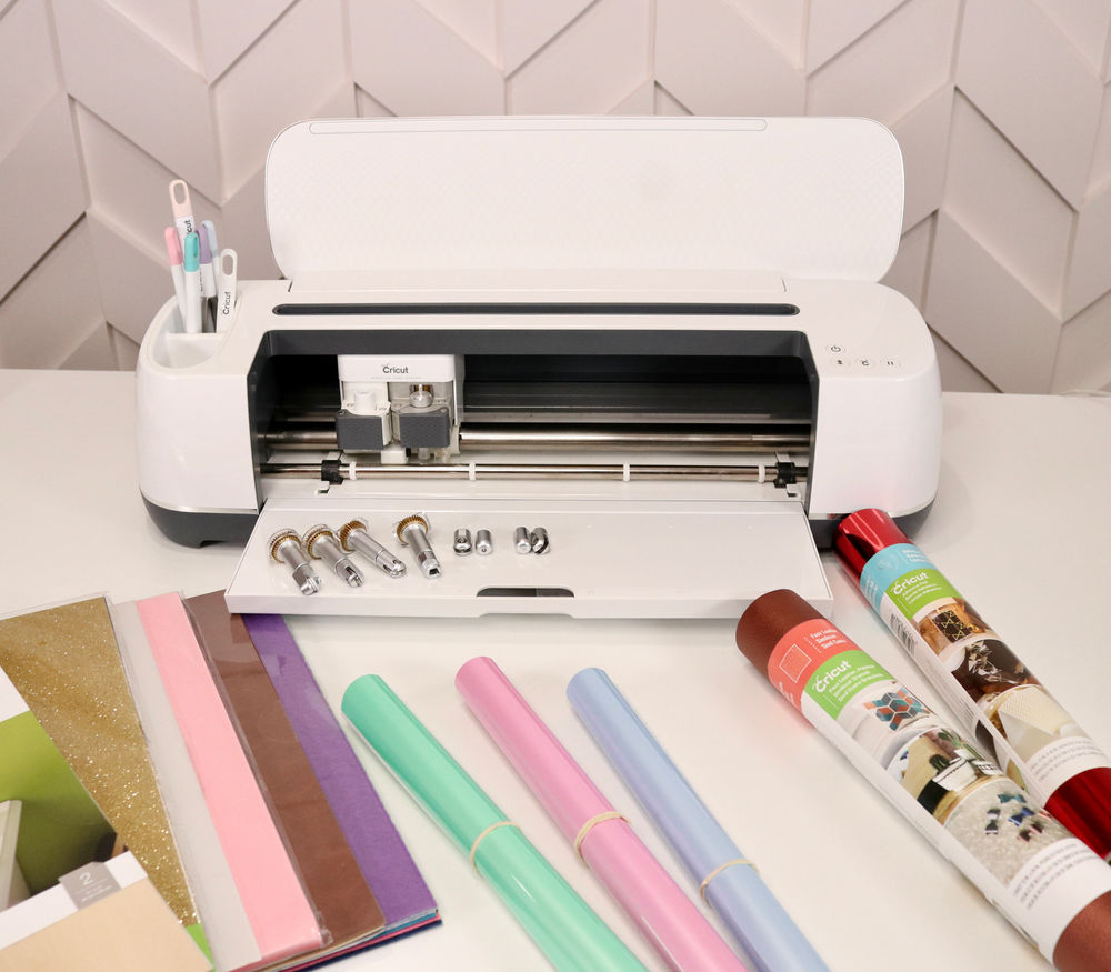 What materials can I cut with a Cricut Maker?modernflowercreationhttps