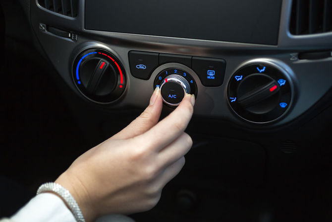 Cómo y cada cuánto se debe cambiar el filtro del aire acondicionado del auto