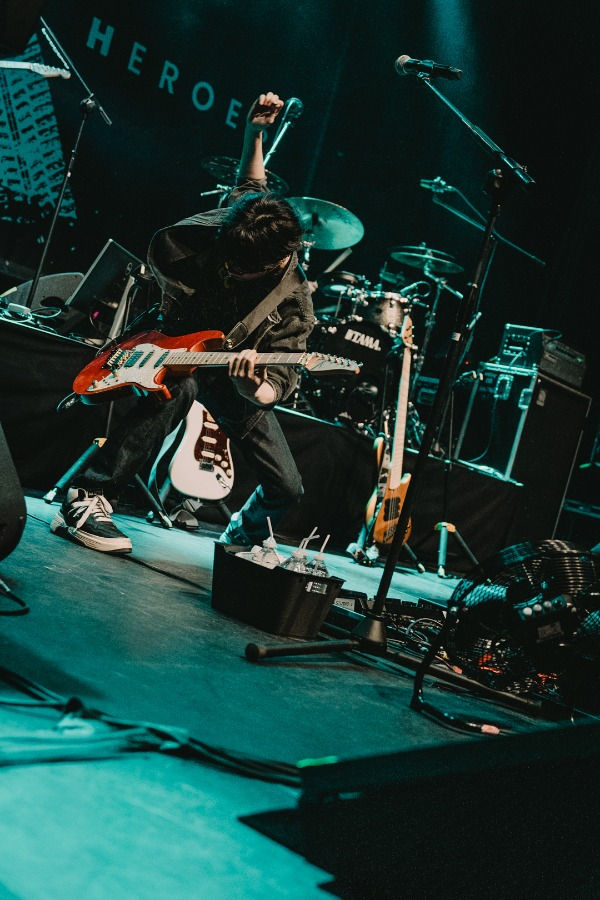 groupe sud corée Xdinary Heroes lors de son concert au Bataclan