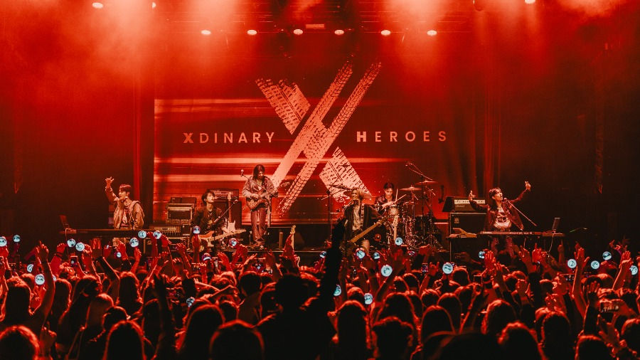 groupe sud corée Xdinary Heroes lors de son concert au Bataclan