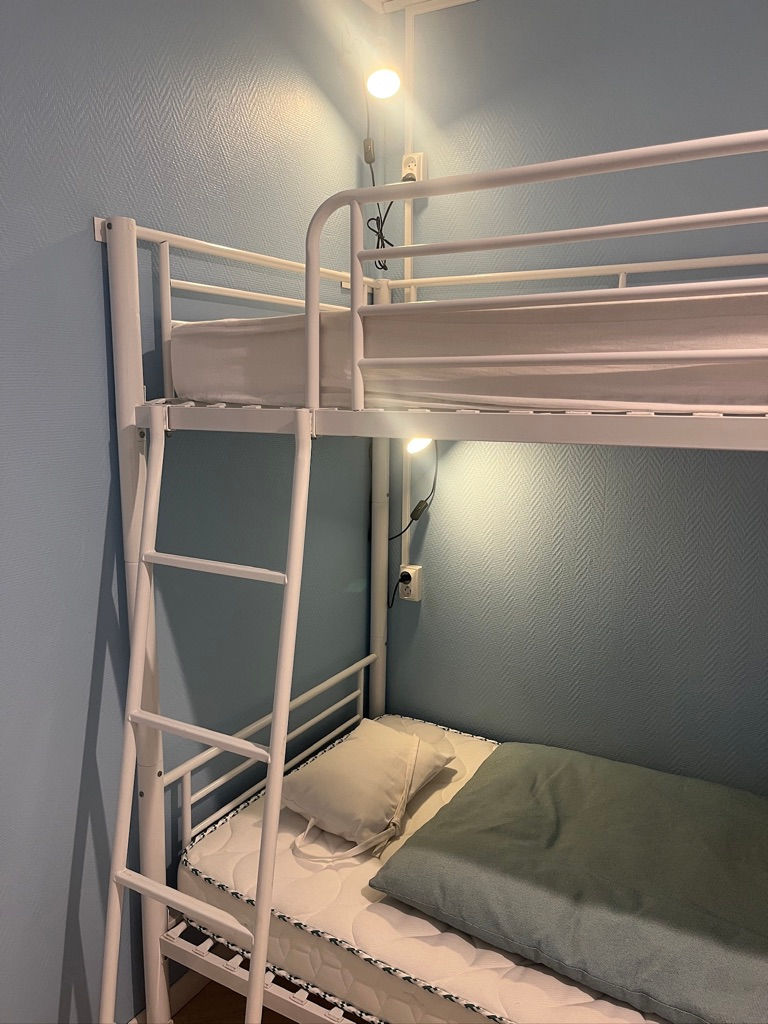 Installation de l'éclairage et du mobilier